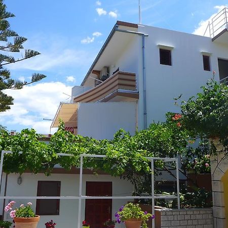 Guest House Kuzmanic Hvar Island ภายนอก รูปภาพ