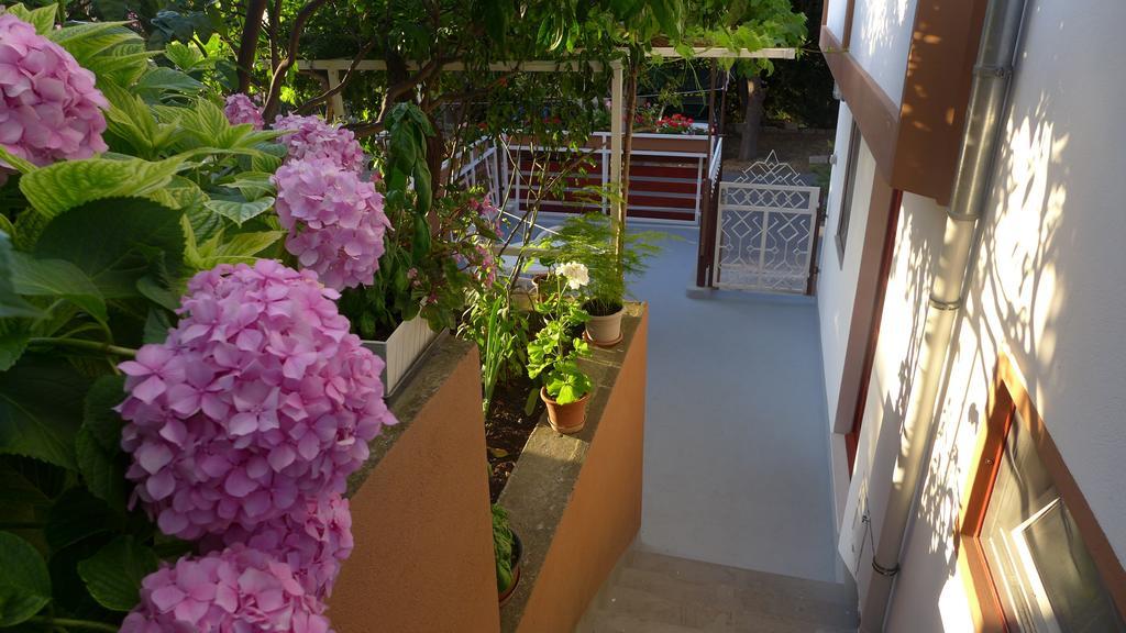 Guest House Kuzmanic Hvar Island ภายนอก รูปภาพ
